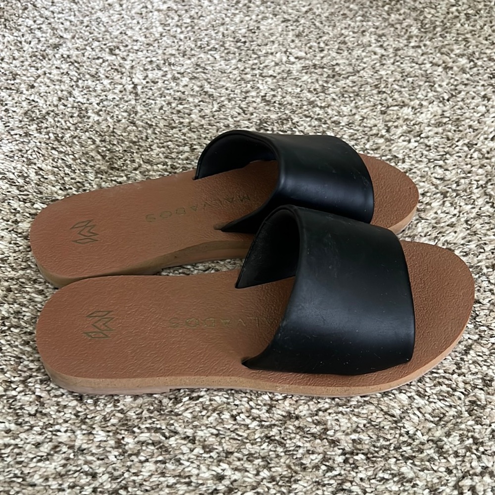 Women’s Malvados black slide sandals 8